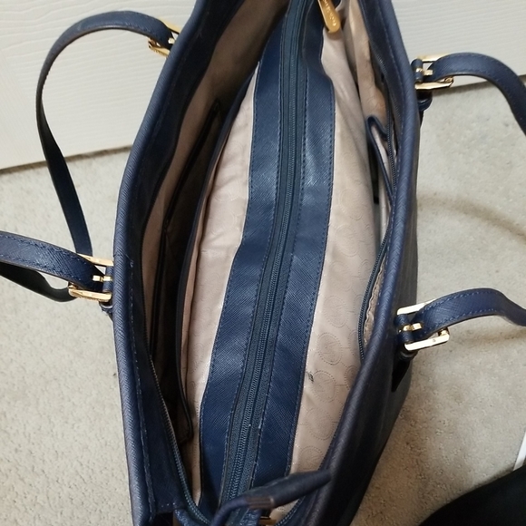 Michael kors large zip-up tote bag. - Picture 3 of 12